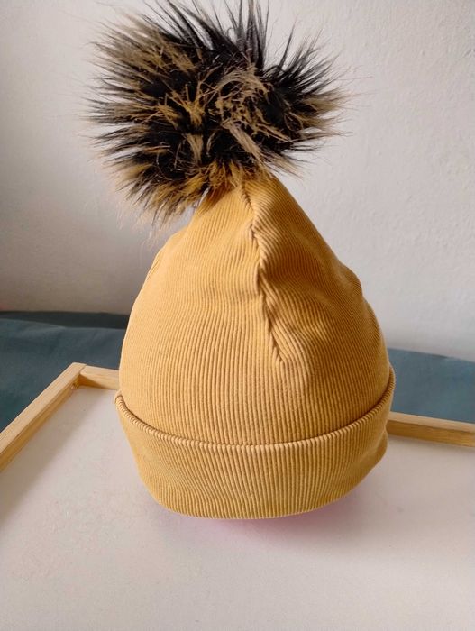 SUPER CENA Czapka z daszkiem szara kolorowa żółta z futerka sztucznego