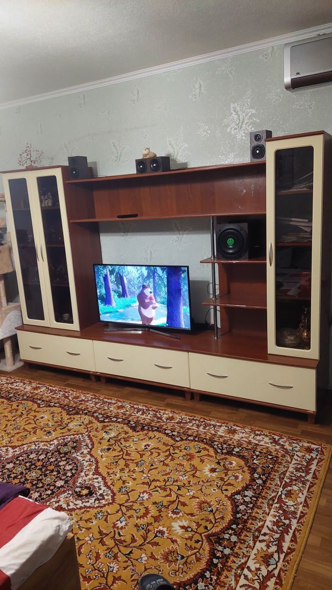 Продам стенку, длина 3 метра.