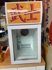 Холодильник для води маленький