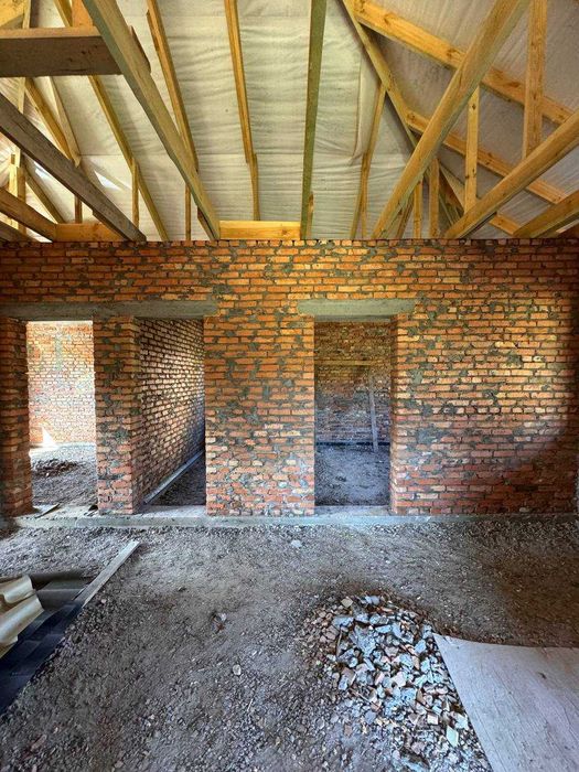 Продаж сучасного будинку поруч з озером. Район (Лезневе)