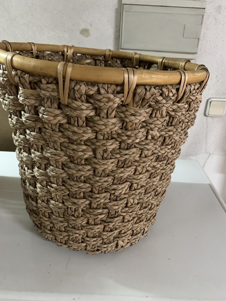 Cestos cachepou como novos na compra de mais que um desconto no segund