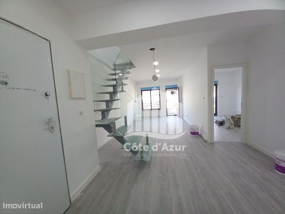Apartamento Duplex de 4 assoalhadas, localizado na Costa de Caparica.