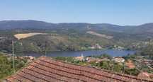 Casa e terreno com vista rio Douro