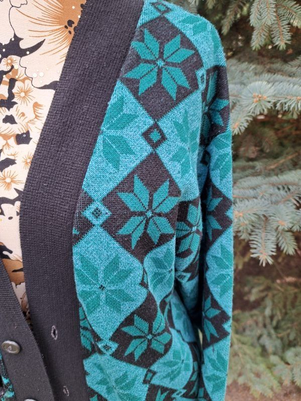 Sweter damski zapinany na guziki