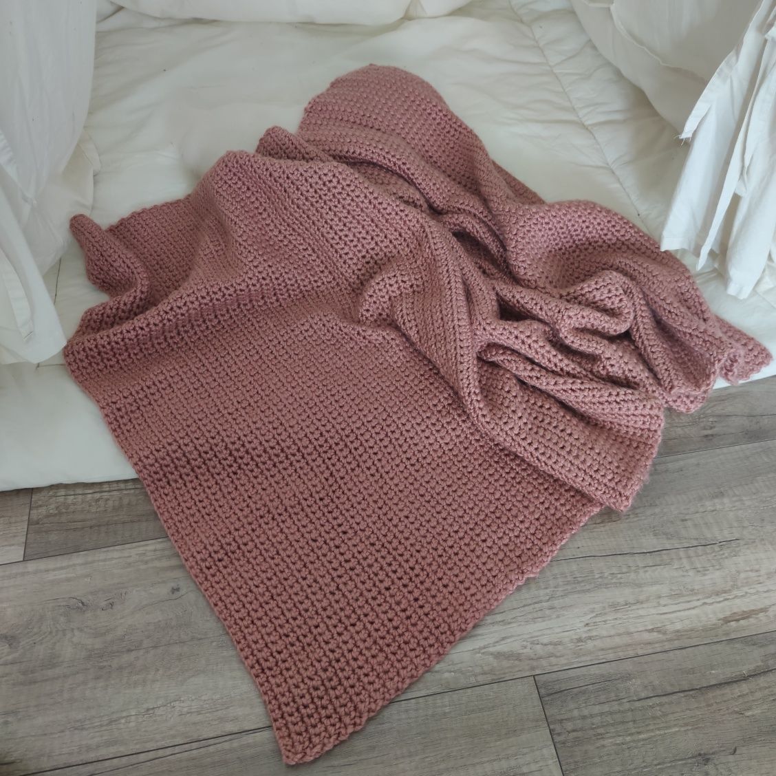 Koc kocyk dziecięcy brudny róż handmade szydełkowany ręcznie