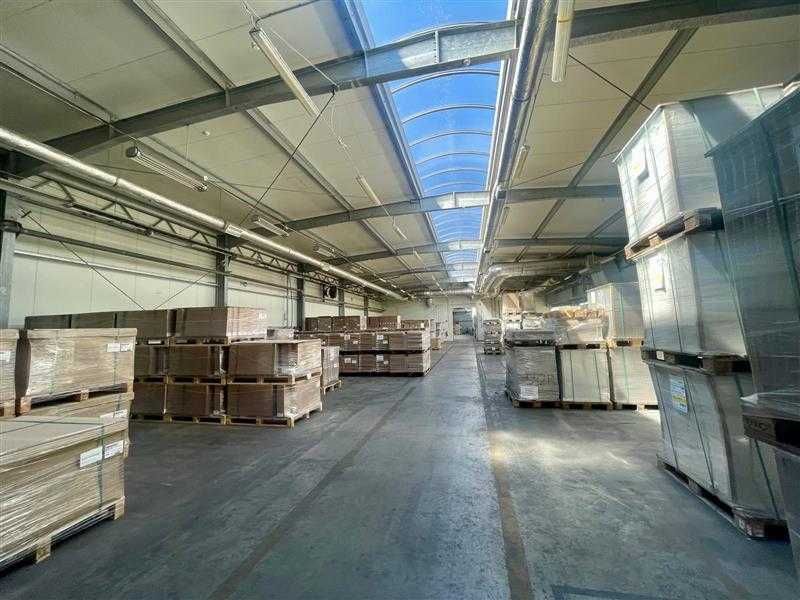 Hala magazynowa 1395 m2 - 4 wjazdy, rampa
