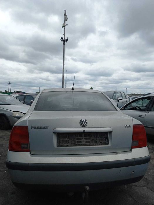VW Passat B5 sedan przedlift - maska