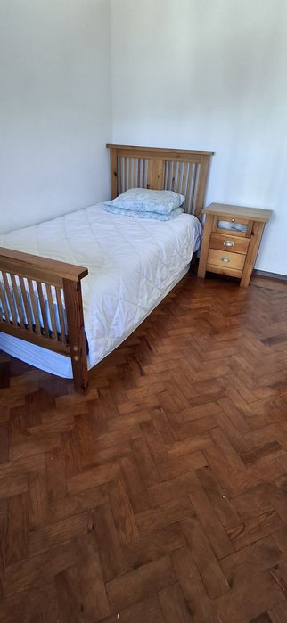 Conjunto Quarto Solteiro (Cama + Mesa Cabeceira + Roupeiro) – Oferta C