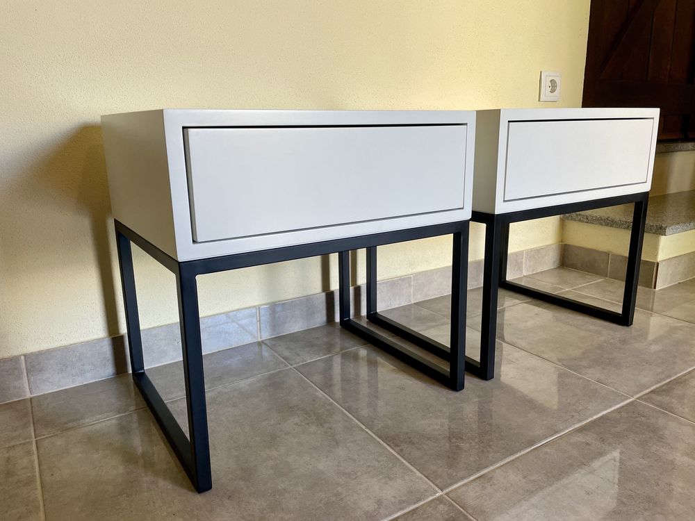 Mesinhas de cabeceira novas