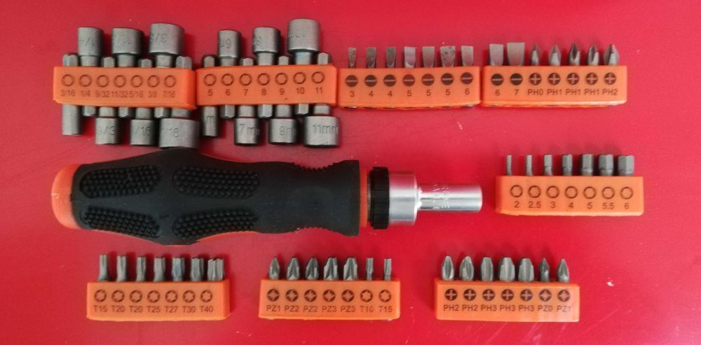 Отвертка с трещоткой битами головками метрическими и дюймовыми 56 шт.