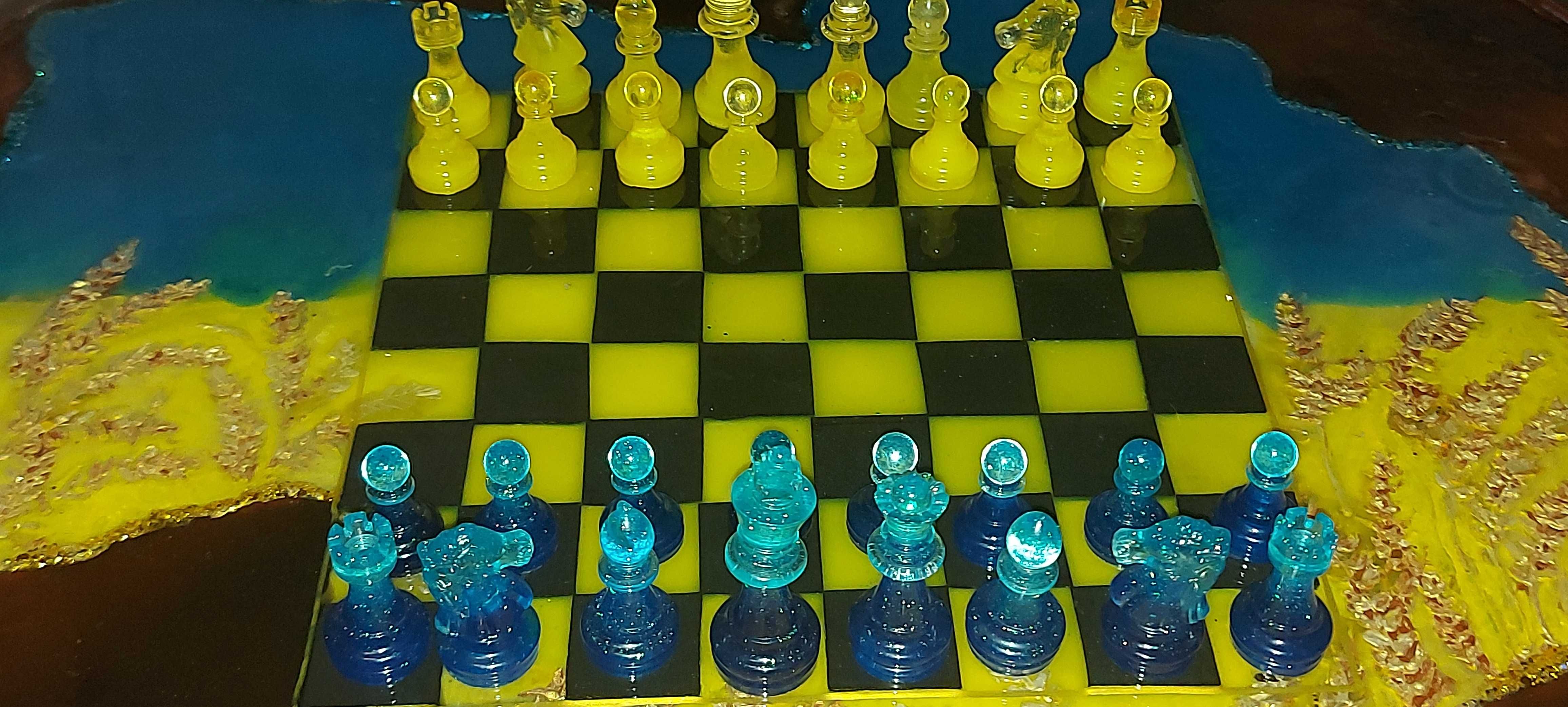 Стіл, столик журнальний авторський, шахматний+ шахмати.