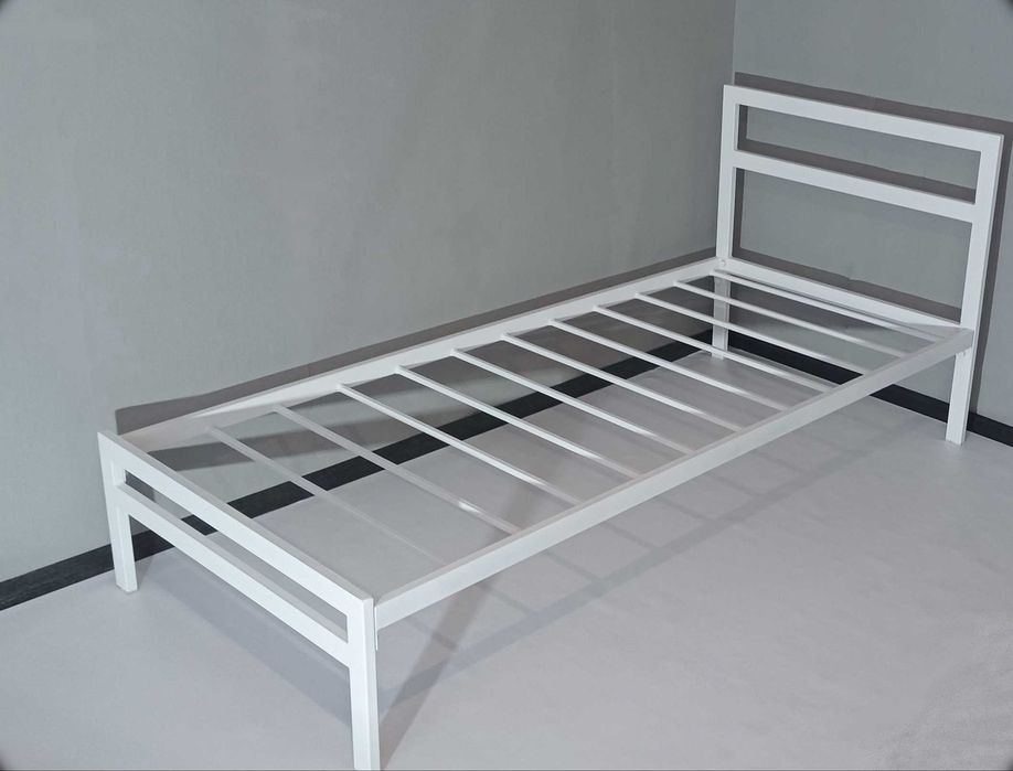 Металеве ліжко від виробника білий колір. Кровать белая лофт усиленная