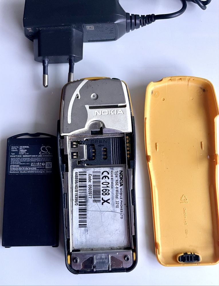 Nokia 3210 PL zolta w dobrym stanie.
