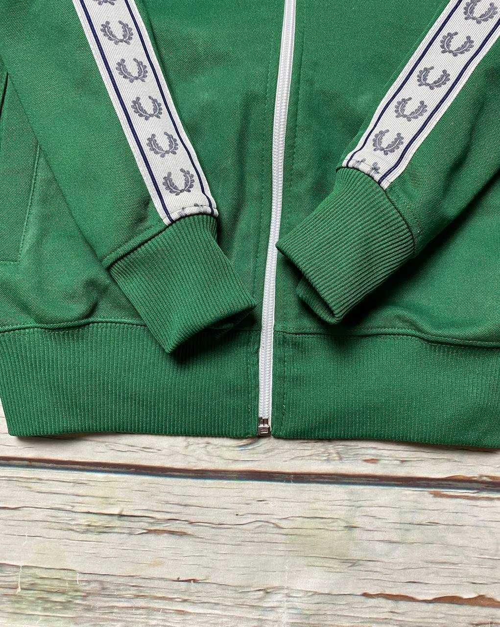 Продам Мужская олимпийка на лампасах зеленая Fred Perry
