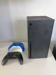 Konsola Xbox Series X + 2 pady