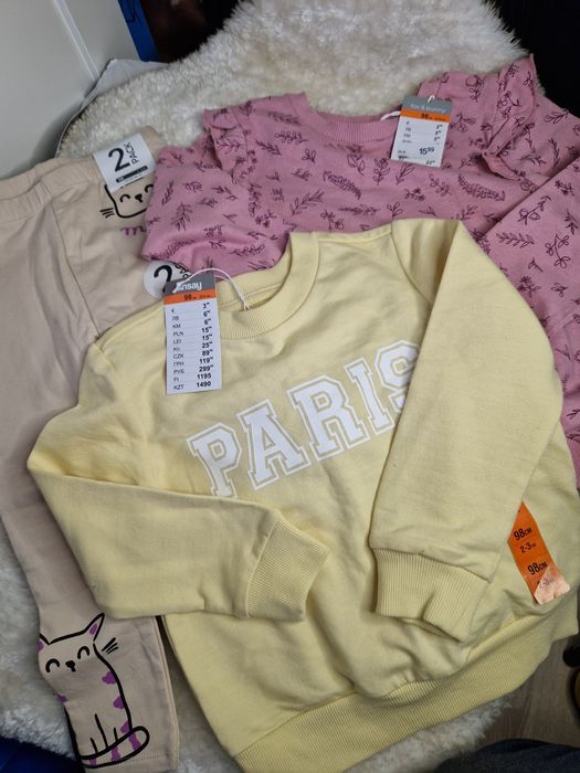 Ocieplane legginsy.98. Bluzy. Nowe z metkami