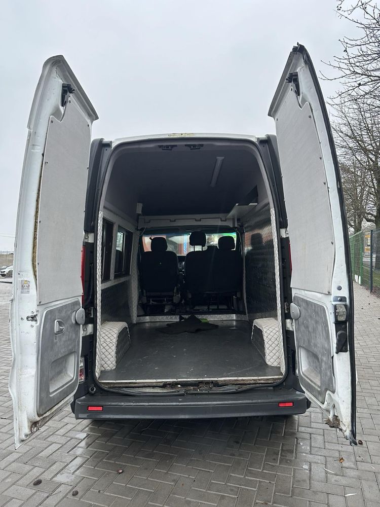 Бус Renault Trafic