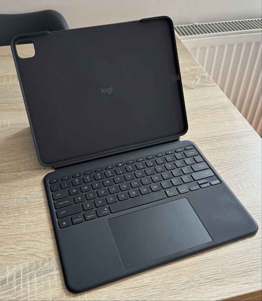 Etui i klawiatura Logitech Combo Touch iPad 13 Pro (M4)