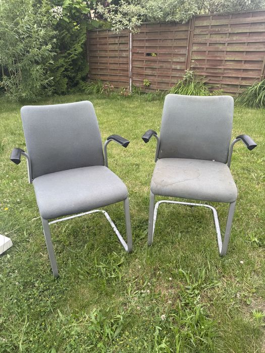 Dwa krzesła wygodne