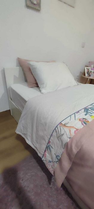 Cama solteiro lacada em branco com colchão