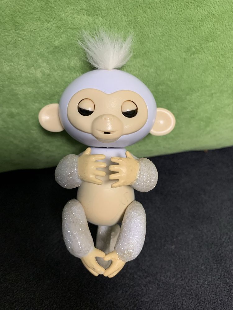 Інтерактивна Ручна Мавпочка Fingerlings Monkey