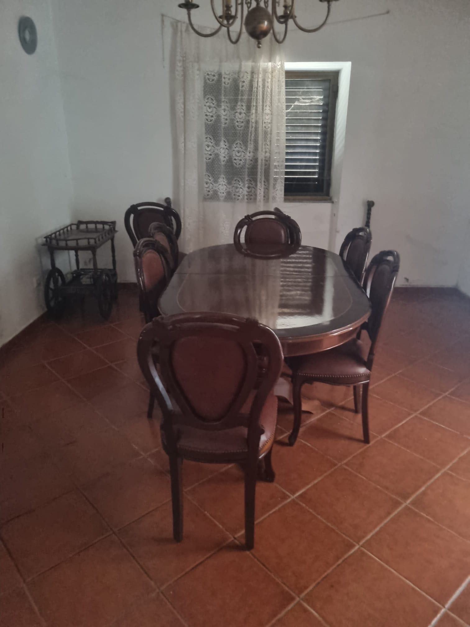 Mesa e cadeira em madeira