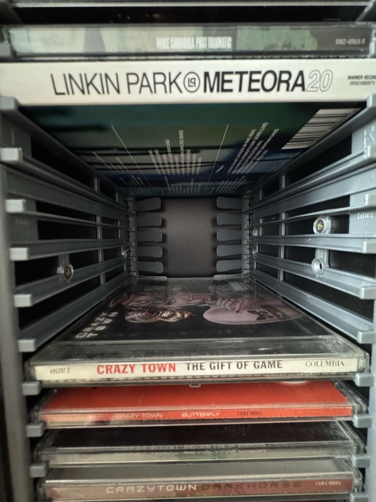 Stojak/ pólka na płyty CD z muzyką stojak 60 płyt