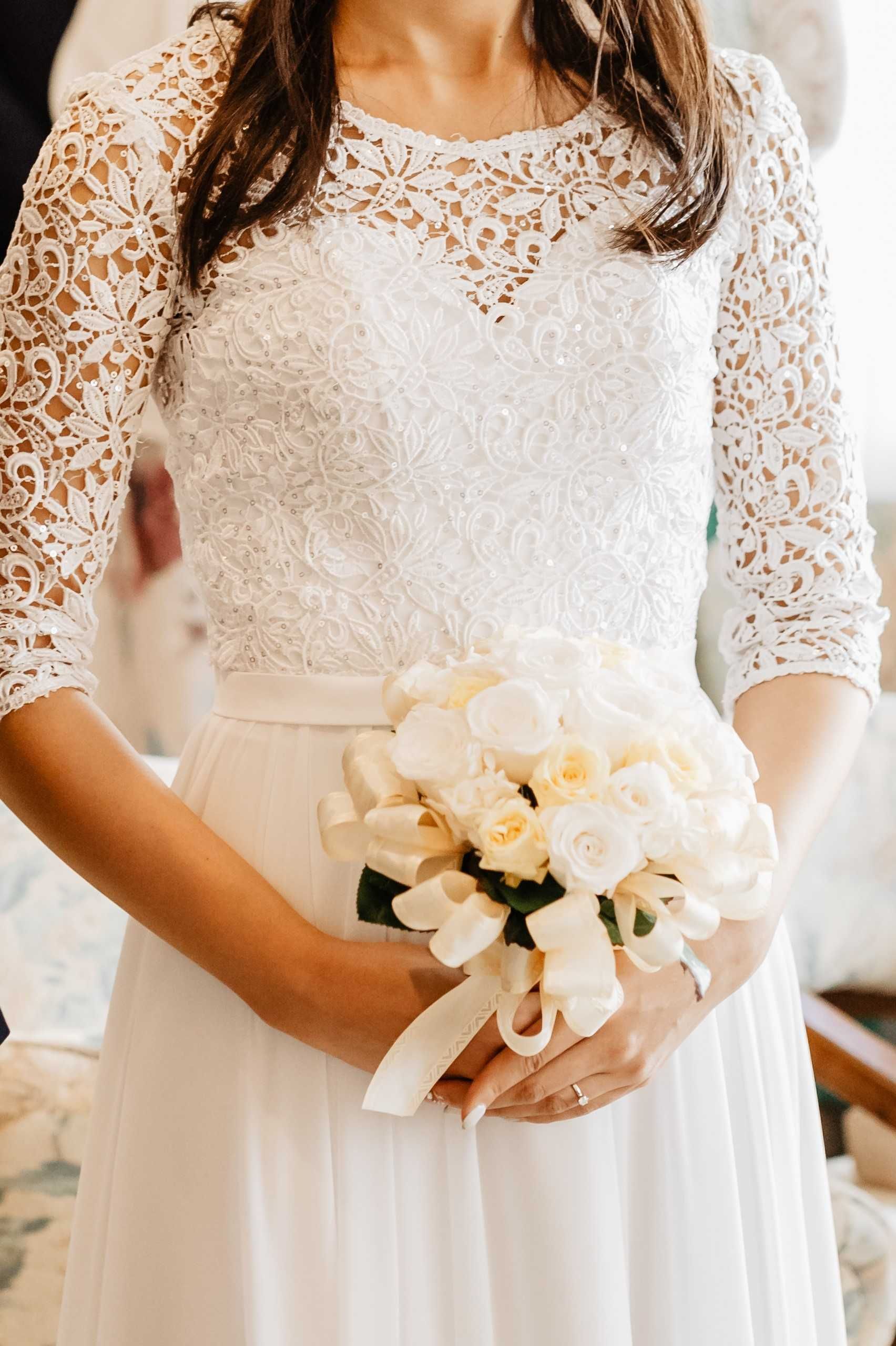 Suknia ślubna (biała, muślin, koronka)