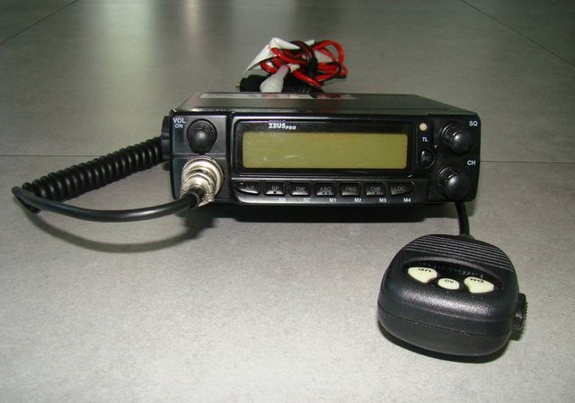 CB- Radio Lafayette Zeus Pro + antena na magnesie Siro Turbo