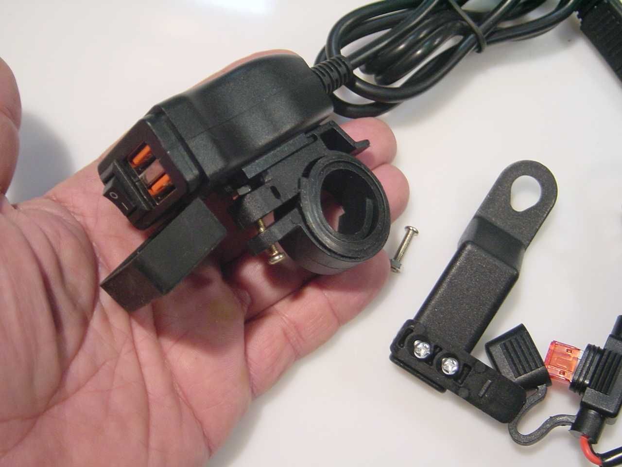 Carregador USB com voltímetro