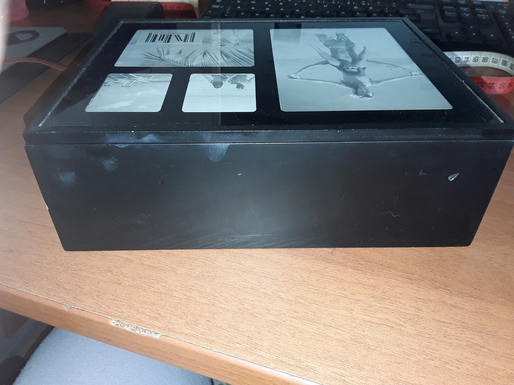 Caixa preta com vidro na tampa para fotos para várias utilidades