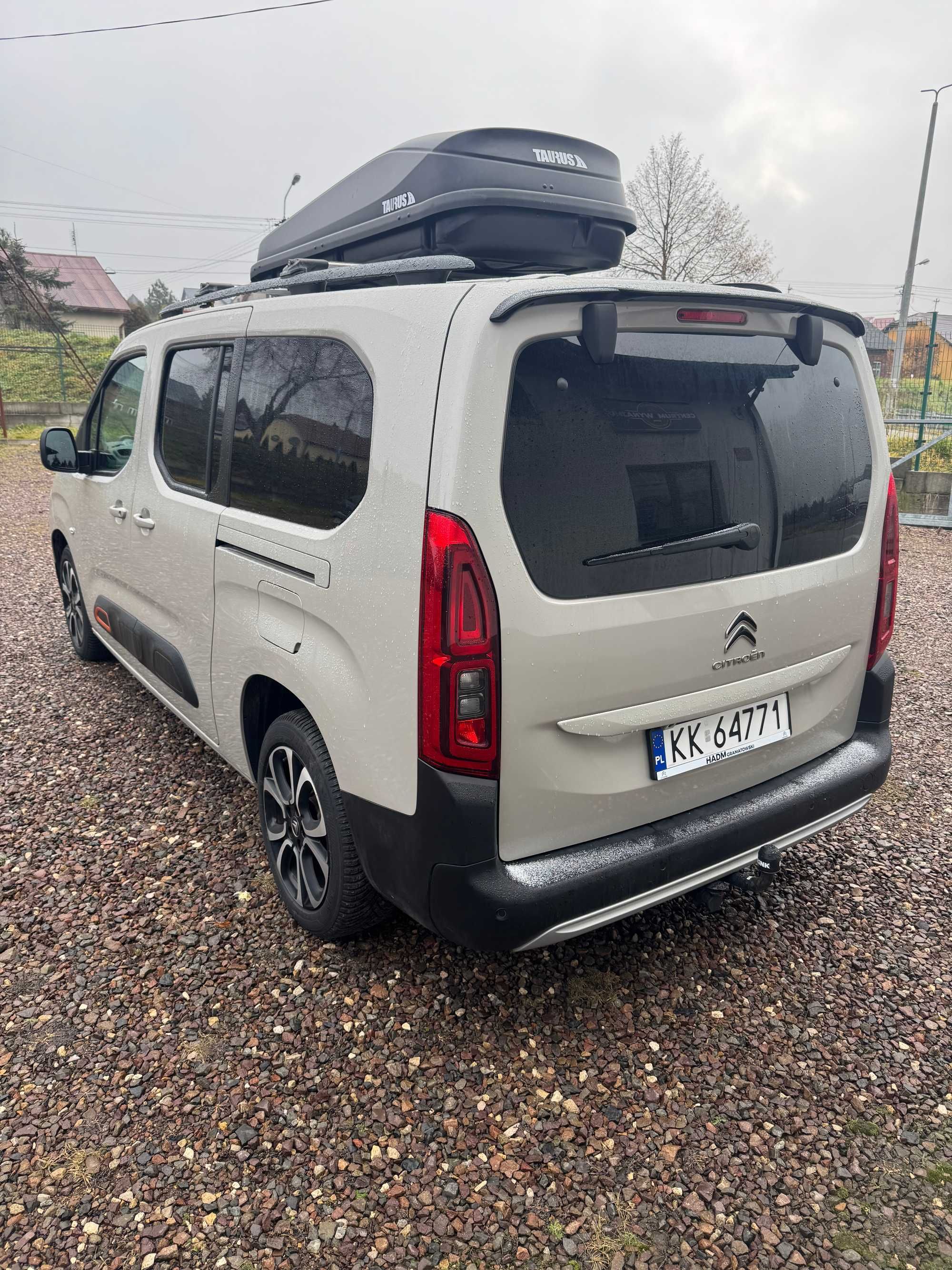 Wynajem Wypożyczalnia Ford Tourneo Connect  Berlngo 7-os Automat