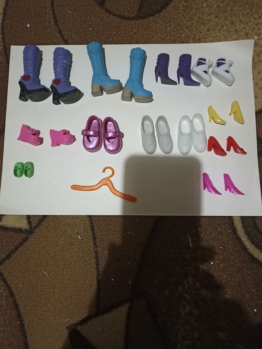 Взуття для ляльок