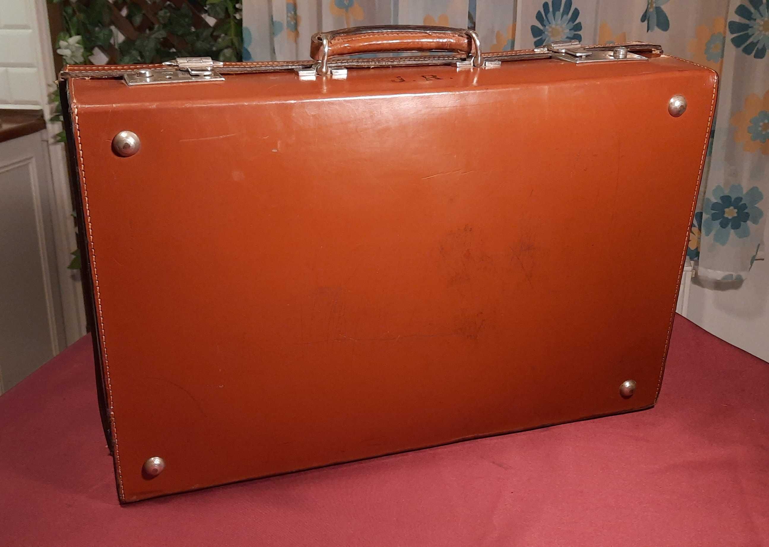 Przedwojenna walizka z akcesoriami 1930r - unikat