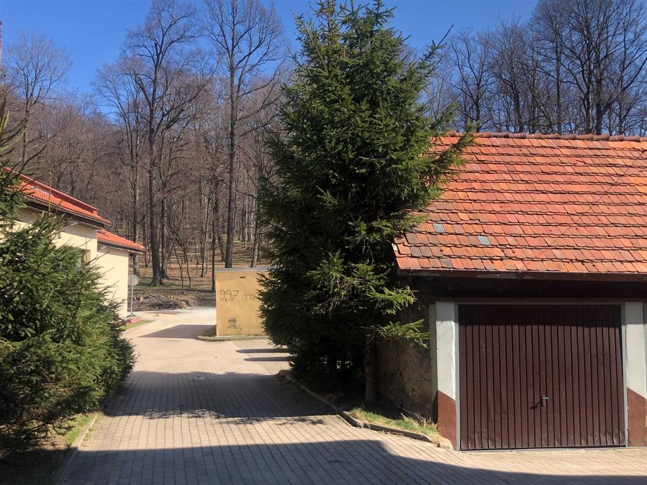 Garaż w Szczawnie Zdroju przy ul. Równoległej !