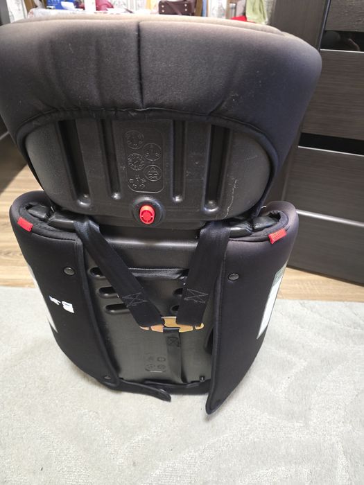 Дитяче атомобільне крісло