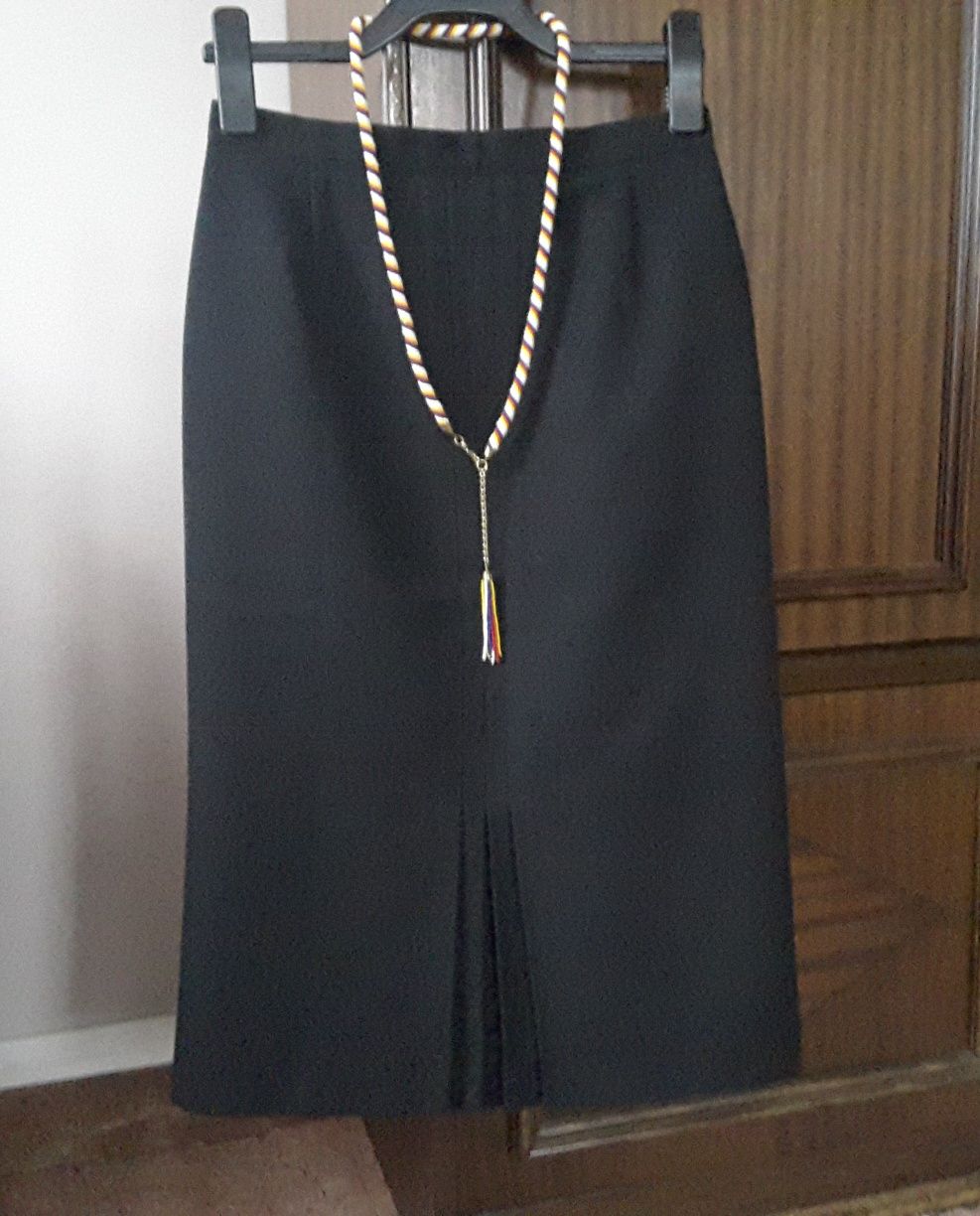 Elegancka czarna spódnica midi , rozmiar S M