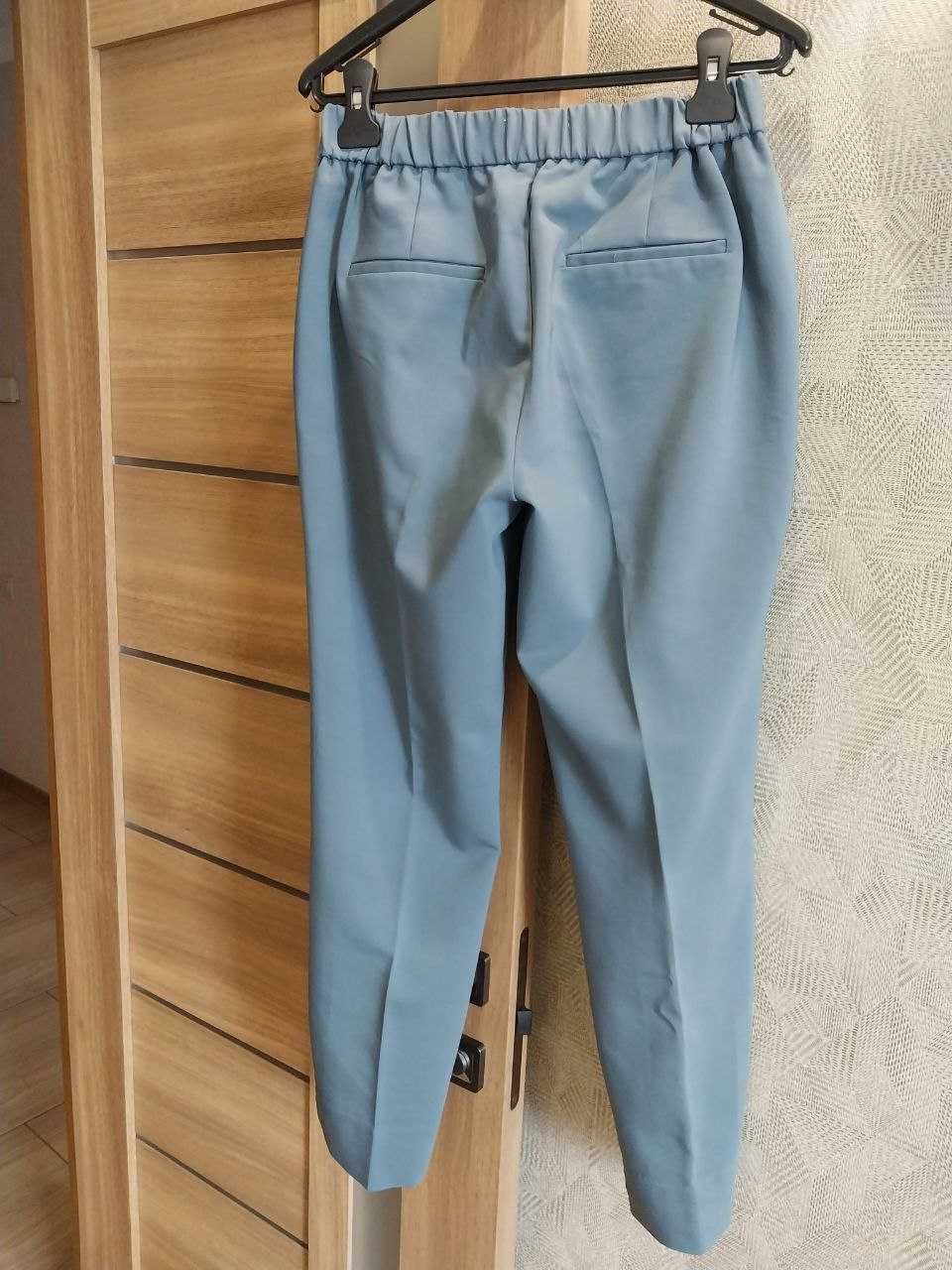 Женские брюки.RESERVED  Польша. 100% полиэстер, разм.38