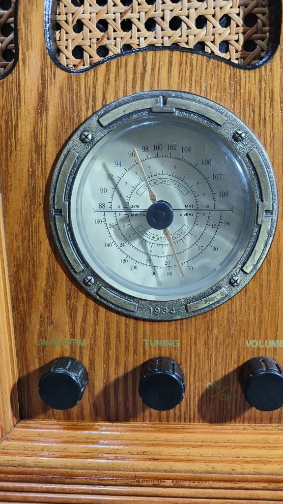 Sprit of st. Louis Collector's radio model 543.654

COLLECTOR