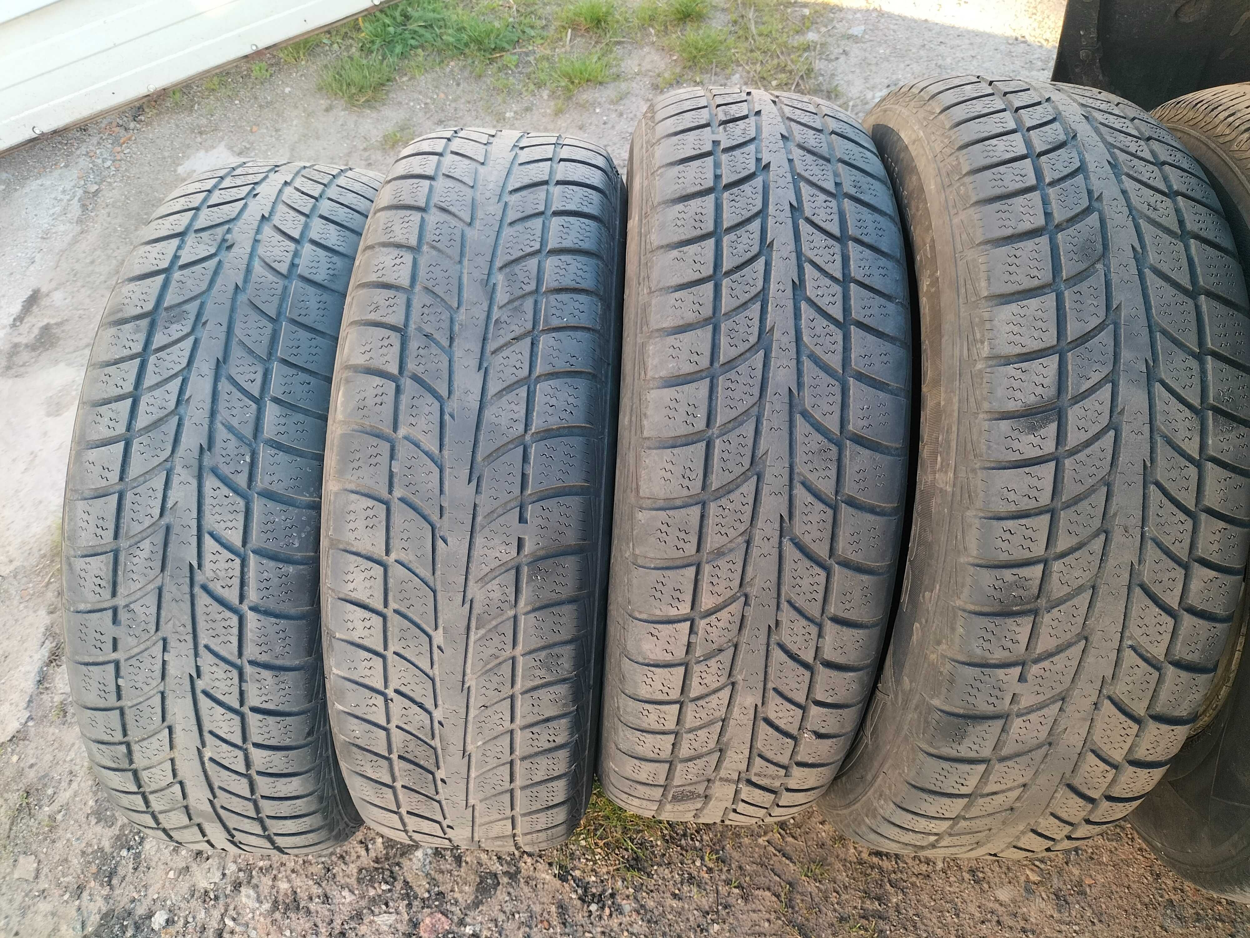 Резина зимова 205/70 r15 Hankook