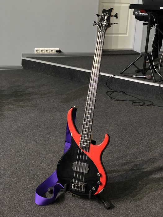 KRAMER Disciple D-1 Bass Used Black/Red