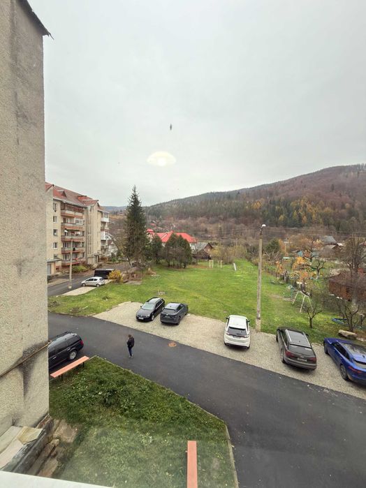 Продається квартира 3 кім., житловий стан, 66 м.кв., м.Яремче