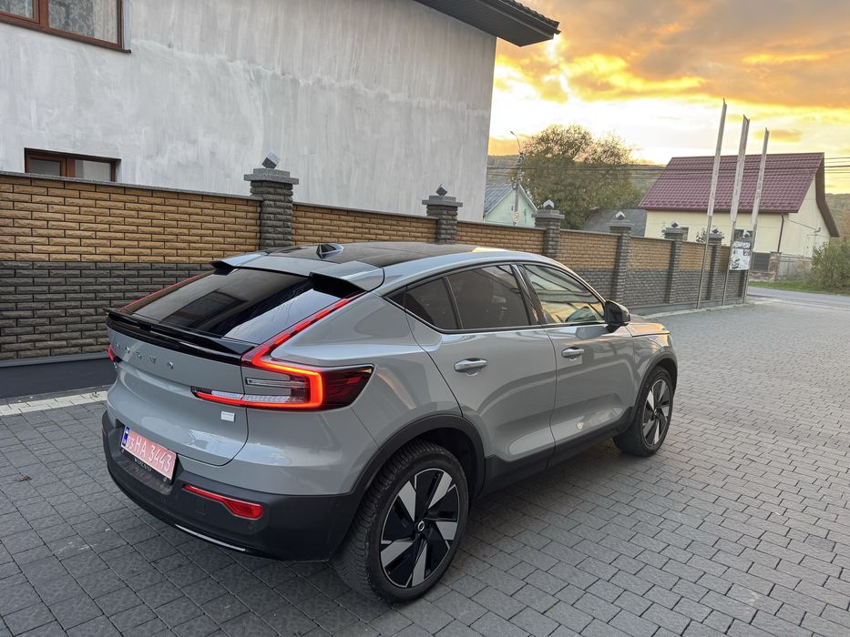 Volvo C40 вольво електро
