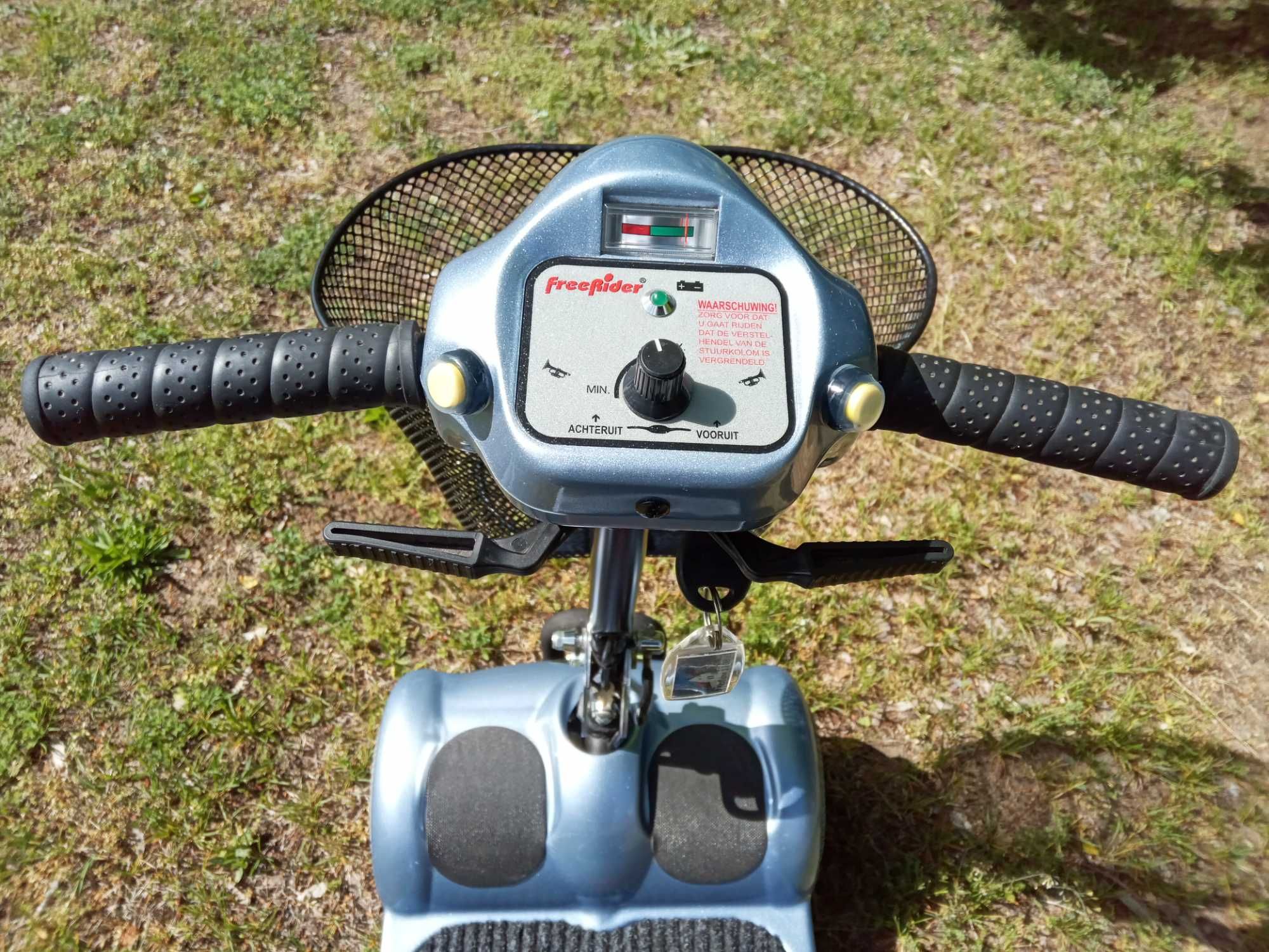 Wózek inwalidzki elektryczny czterokołowy