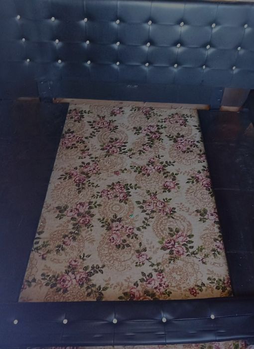 Czarne tapicerowane łózko glamur cyrkonie używane