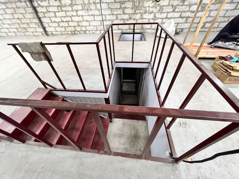 Офіс склад та виробниче приміщення з власним двором