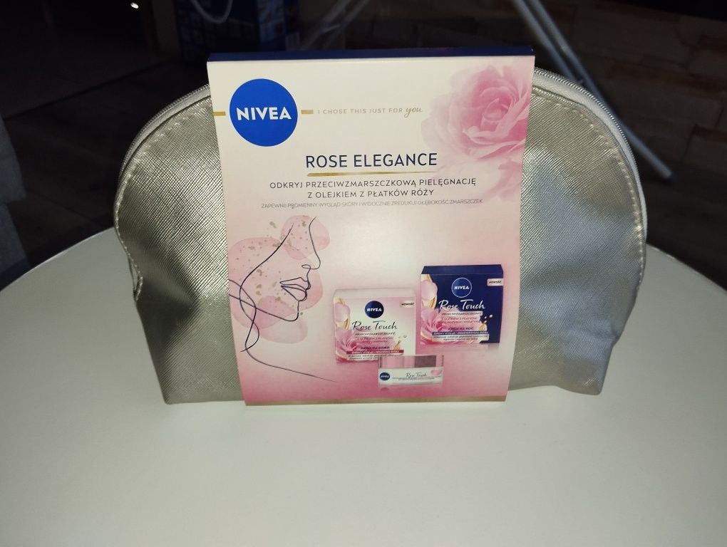 Zestaw kremów Nivea rose dzień noc z kosmetyczką