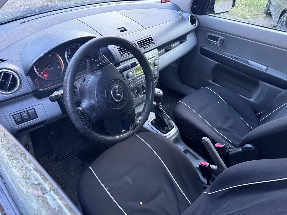 2004r mazda 2