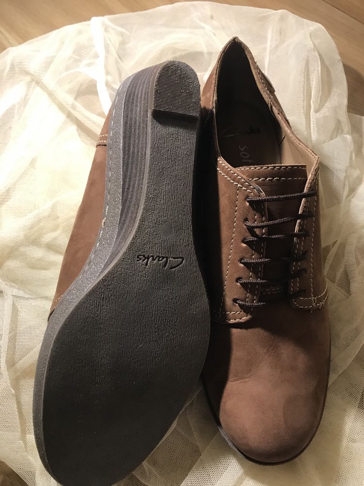 Осенние Кожаные туфли, ботальоны Clarks softwear