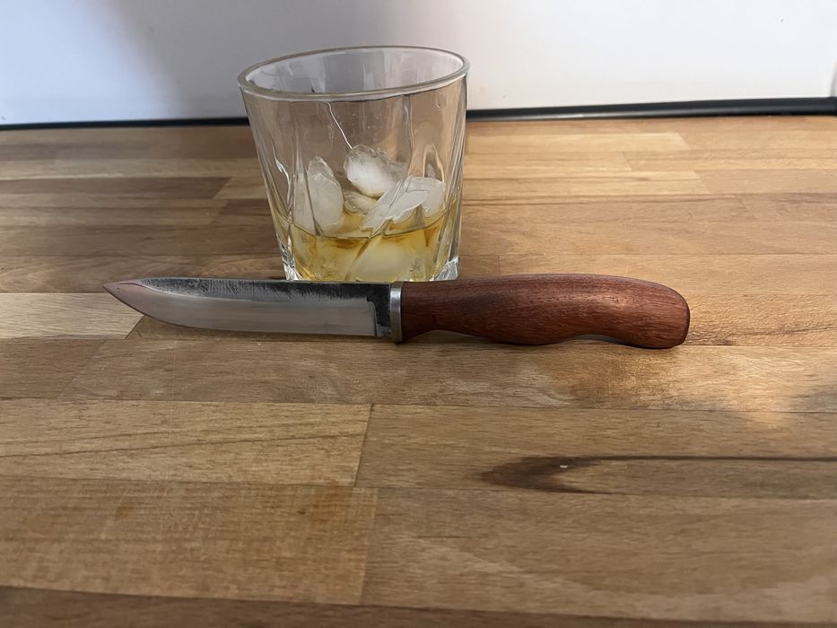 Noz recznie robiony hartowany